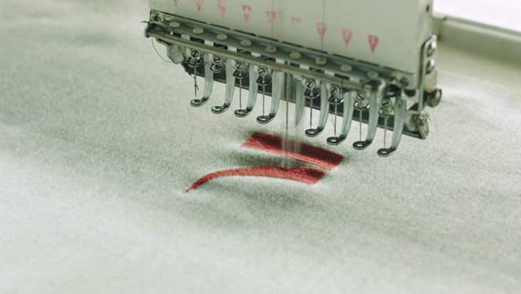 معدات التطريز في T&C Garments