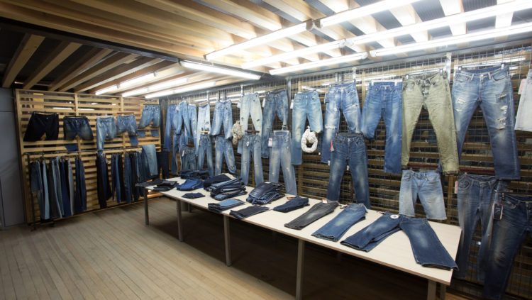 منطقة عرض وتطوير الدنيم في T&C Garments